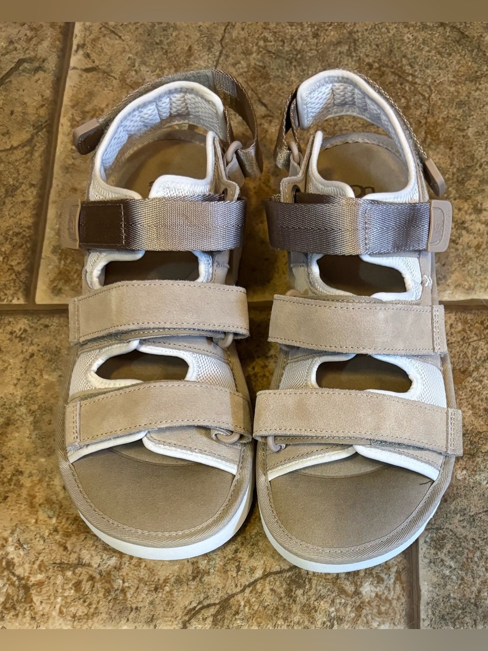 NWOT UGG men’s Goldencoast Multistrap sandals sz 10 - Picture 2 of 7